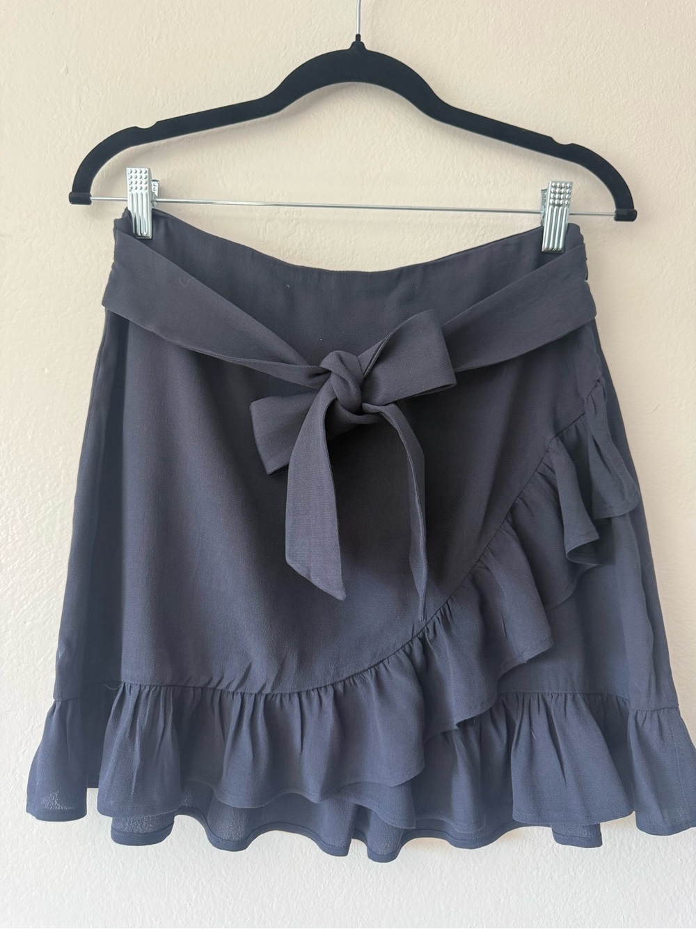 NWT Express Navy Ruffle Tie Waist Mini Skirt Size 6